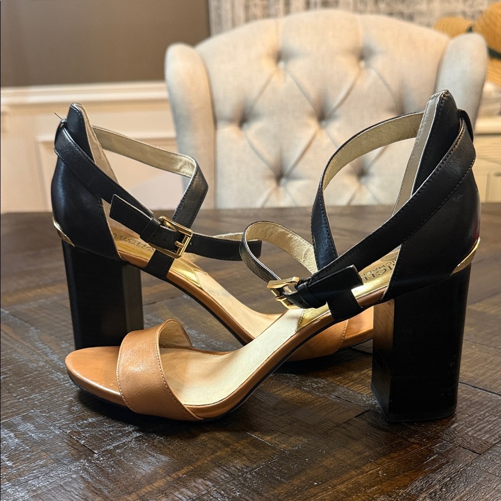 Michael Kors Colorblock Heels Tan Black Gold Logo Size 9.5 - Picture 10 of 10